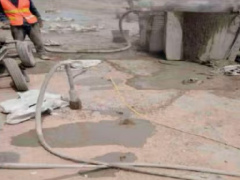 平度水泥混凝土路面板底注浆技术 路面脱空注浆整治方案