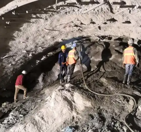 平度隧道拱顶带模注浆料，微膨胀注浆料的特点及施工工艺